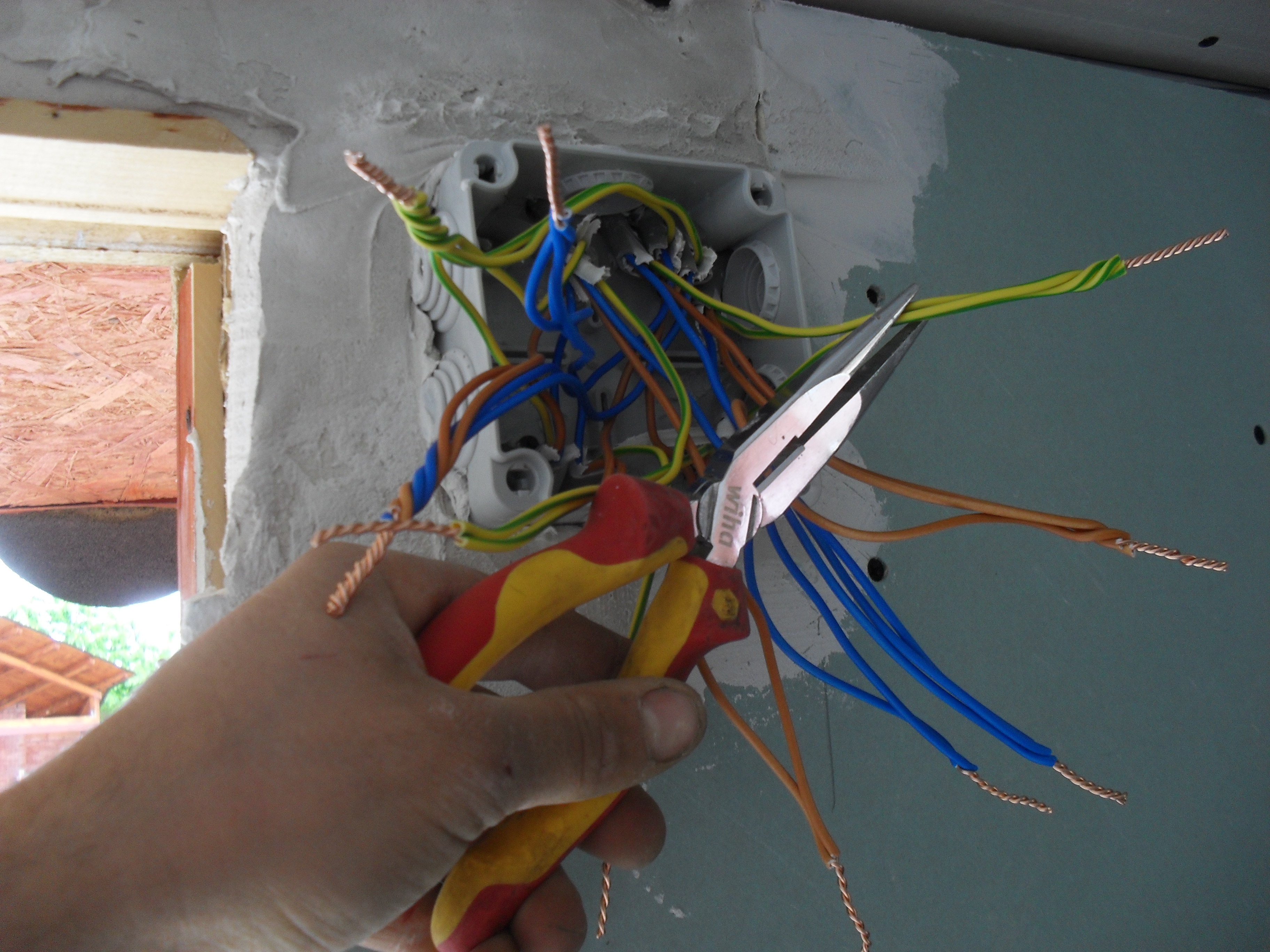 Intervenții Rapide pentru Urgențe Electrice