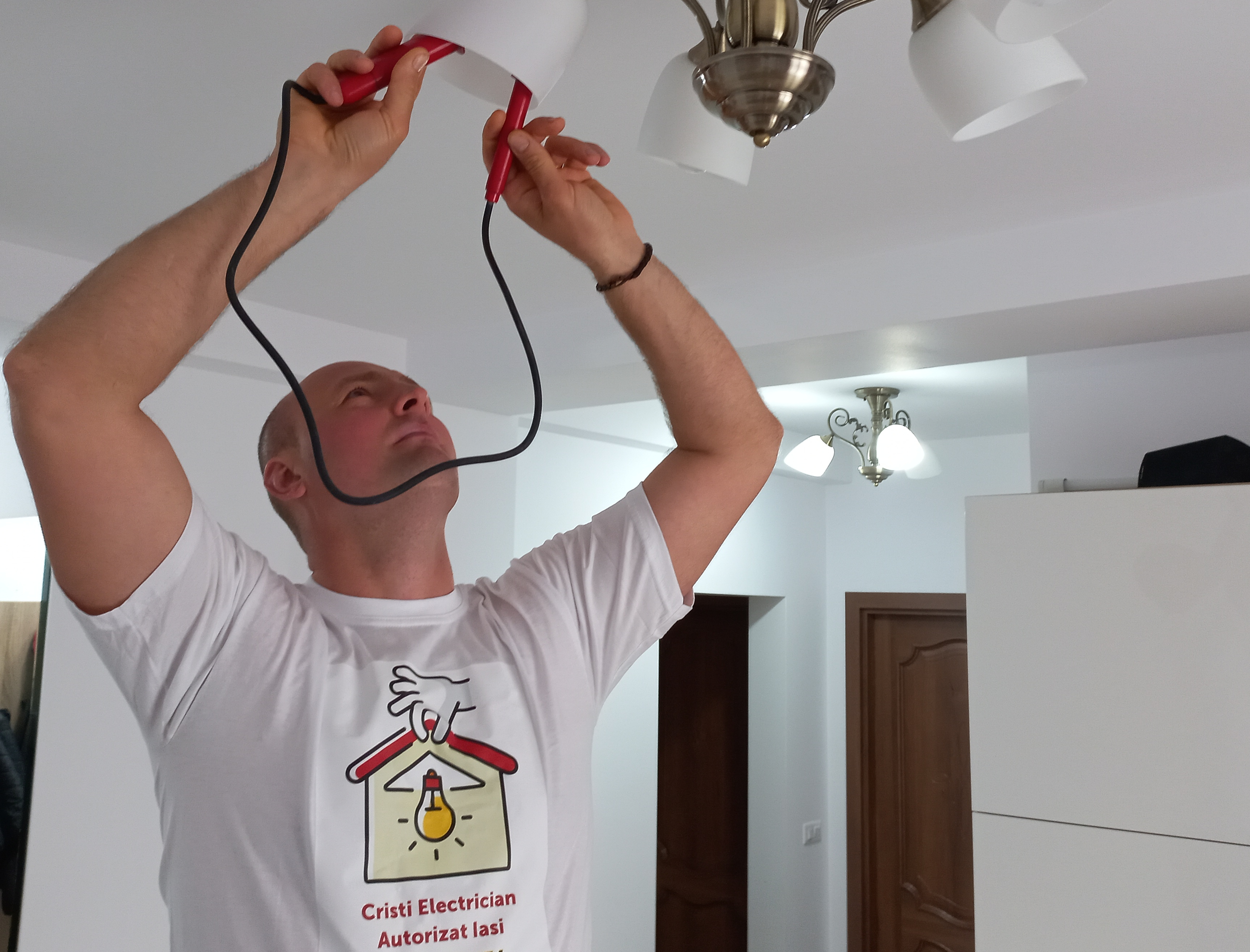 Reparații și Întreținere Instalații Electrice